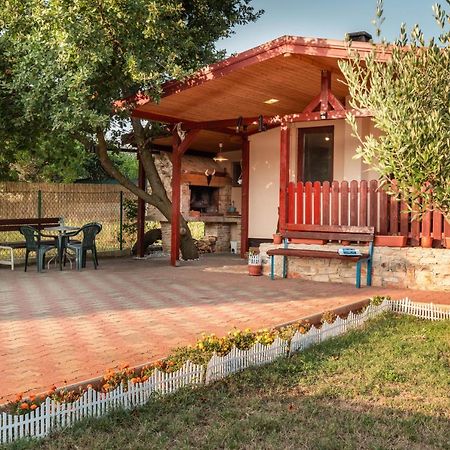 Funny House Villa Pula Exterior photo