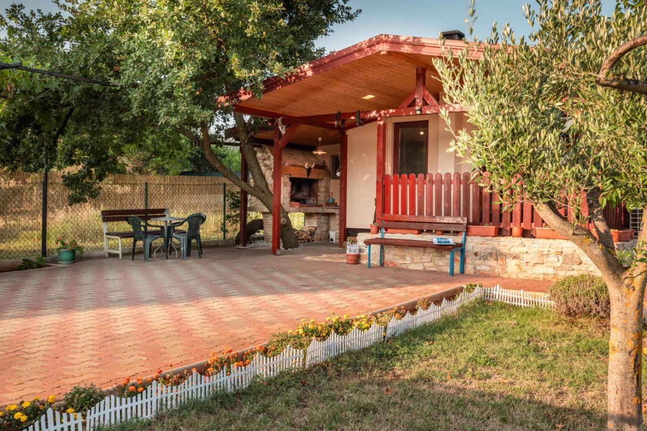 Funny House Villa Pula Exterior photo